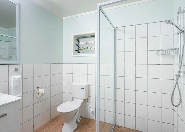 3 star hotel: Castaway Resort